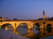 Visita guidata di Verona al chiaro di Luna per 4 persone