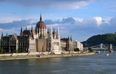 Addio al Celibato a Budapest: Crociera in topless