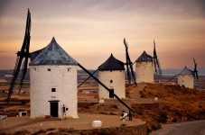 Fully guided Toledo and Don Quixote Windmills tour with traditional sword workshop