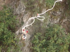 Svizzera : Bungee Jumping 190m a Niouc - Svizzera