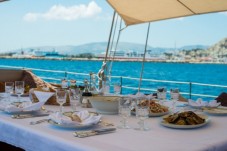 Fuga al Mare: Passione e Avventura in Riviera 