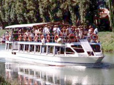 Crociera sul fiume con pranzo o cena per due Sulle rive del Po e del Tevere