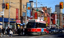 Guided walking tour in Toronto: Kensington Market and Chinatown