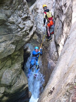 Lezione e discesa di canyoning & soggiorno 2 notti