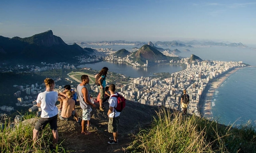 Dois Irmaos hike and Vidigal favela tour