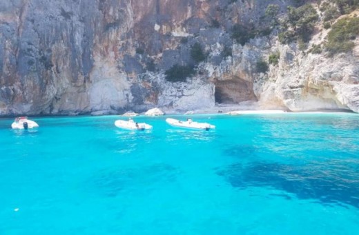 Giornata intera in gommone nel Golfo di Orosei