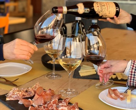 Tour vinicolo con degustazione di vini e leggero pranzo