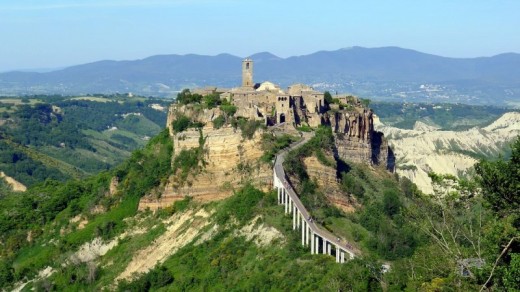 Tour a piedi di mezza giornata con guida esperta alla scoperta del viterbese