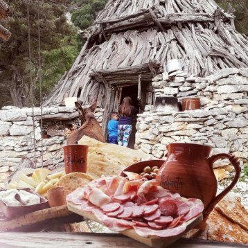 Una cena tra i Cuiles di Buchi Arta in Sardegna