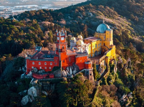 Fuga Romantica a Sintra: Tra Castelli Fiabeschi e Scogliere sull'Oceano