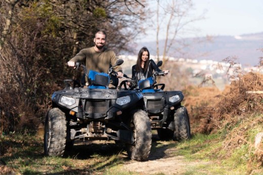 Soggiorno romantico con tour in quad al tramonto per due