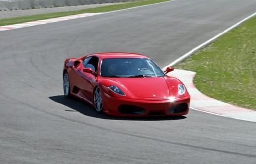 Guidare Ferrari 430 F1 a Jarama, Madrid 1 giro