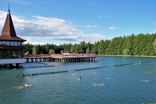Hévíz Thermal Lake and Keszthely Castle: Private Tour from Budapest