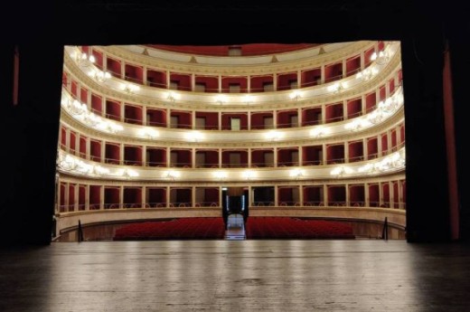Spettacolo dell'Opera al Teatro Petruzzelli di Bari - Ingresso Gold Premium