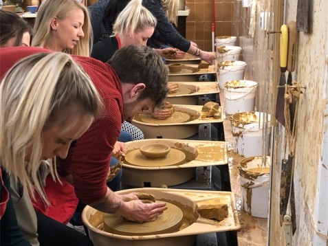 Corso di Ceramica con Aperitivo per Tre a Orvieto