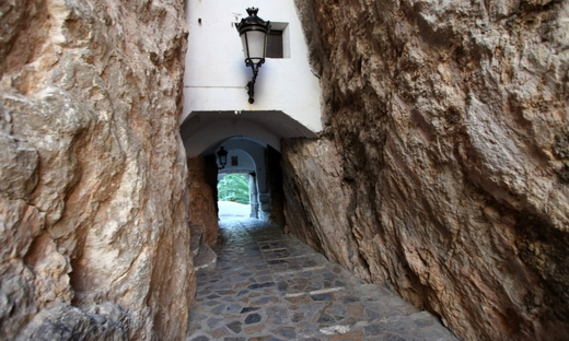 Guadalest Valley and Algar springs: guided tour from Alicante