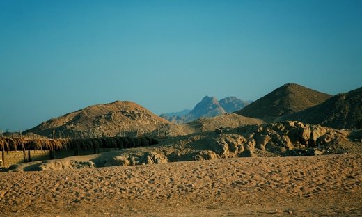 Tour serale in quad con giro in cammello e tè a Hurghada