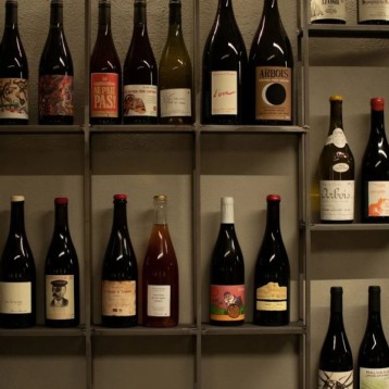 Degustazione di vini con abbinamento gastronomico sul Lago di Como