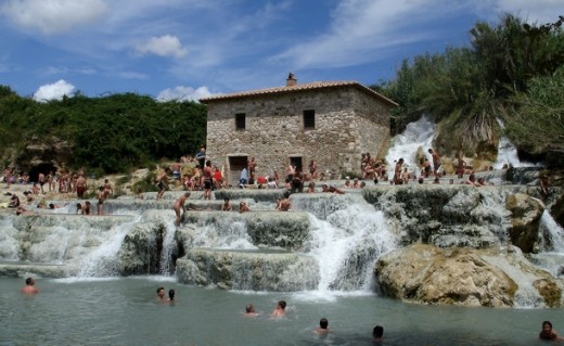 Esperienza Termale di Lusso: Notte alle Terme di Saturnia 