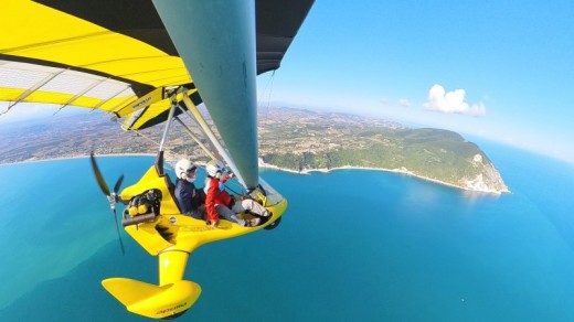 Volo su deltaplano a motore di coppia sulla Riviera del Conero con aperitivo e video con GoPro
