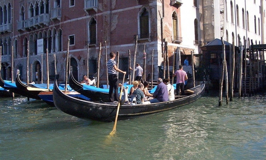 Serenata in gondola con musicista a bordo