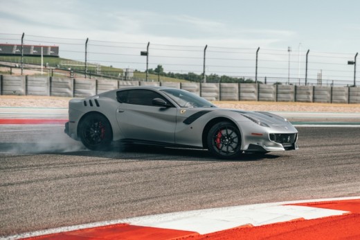 Guida una Ferrari F12 Berlinetta 120 minuti