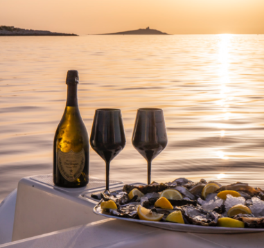 Cena Romantica in Barca per Due – Esperienza per Coppie