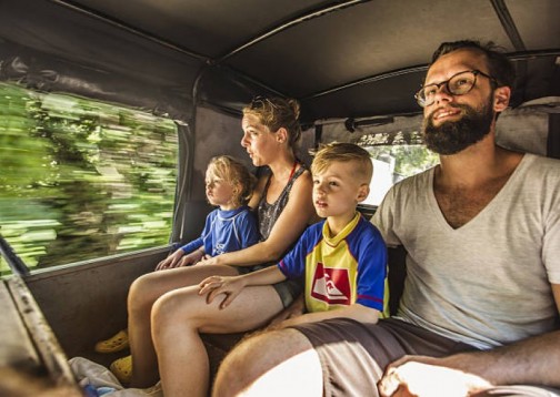 Famiglia in risciò a Genova