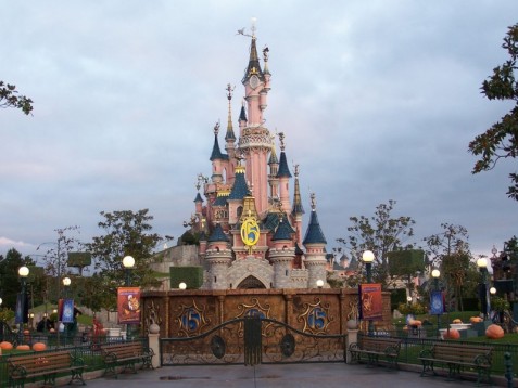 Ingresso Disneyland Paris con lego a tema Disney