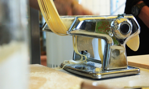 Lezione di cucina: pranzo o cena con vino in compagnia di uno chef locale