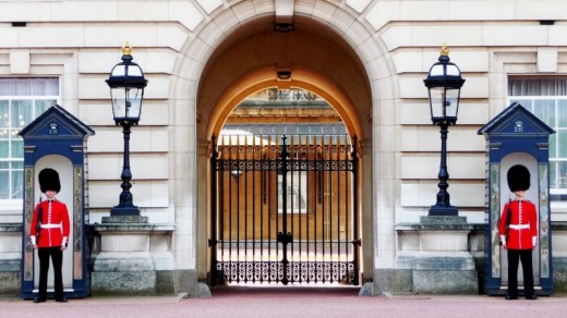 The Crown Pacchetto Visita Buckingham Palace e Clarence House