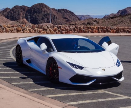 2 giri in pista su Lamborghini Huracàn Evo da passeggero a Torino