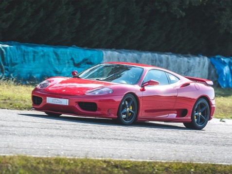 1 giro in pista su Ferrari 458 da passeggero a Pavia