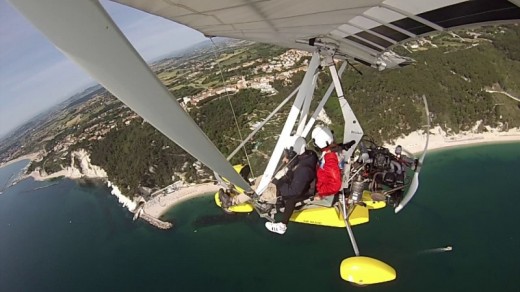 Volo su deltaplano sulla Riviera del Conero