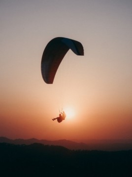 Parapendio e Mongolfiera con Fuga Romantica per coppia