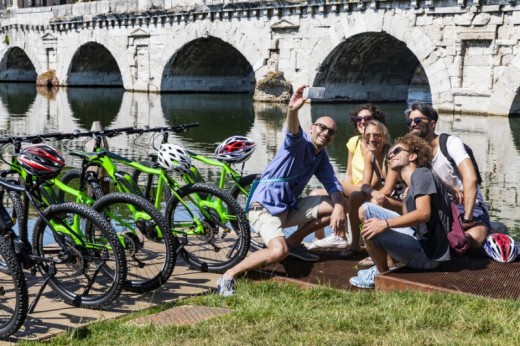 Noleggio bici o risciò Roma per 4