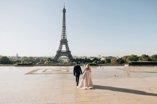 Cofanetto Viaggio Regalo per 4: Parigi con Louvre e Moulin Rouge