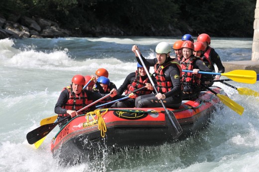 Discesa in Rafting Advanced  - 4 ore & soggiorno 2 notti