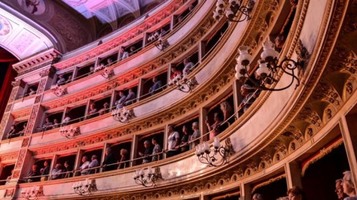 Aperitivo e Teatro per 4 Amiche