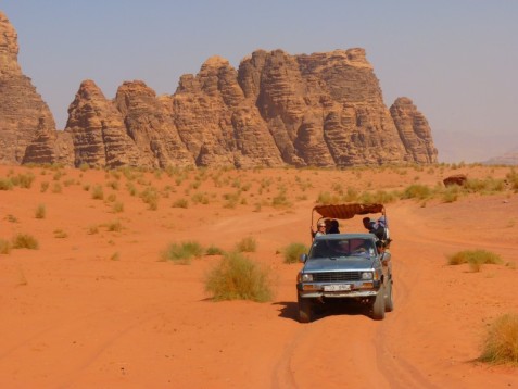  Tour in jeep di un'intera giornata nel deserto del Wadi Rum