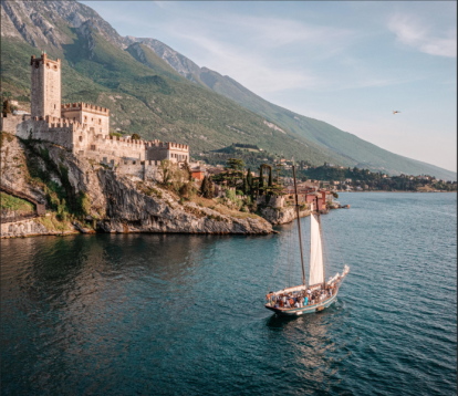 Crociera al tramonto con aperitivo musicale a bordo