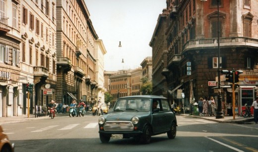Roma Tour in Mini Vintage e Aperitivo Romano
