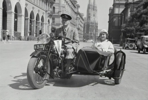 Esplora Parigi in Sidecar d'Epoca o Vespa