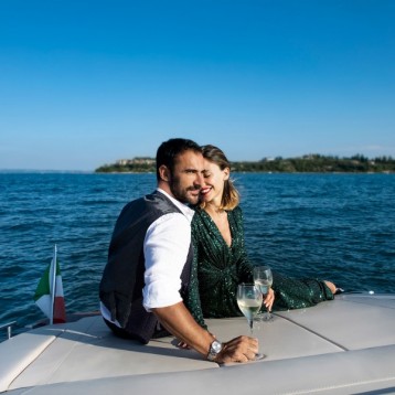 Aperitivo Esclusivo di Coppia in Barca sul Lago di Garda