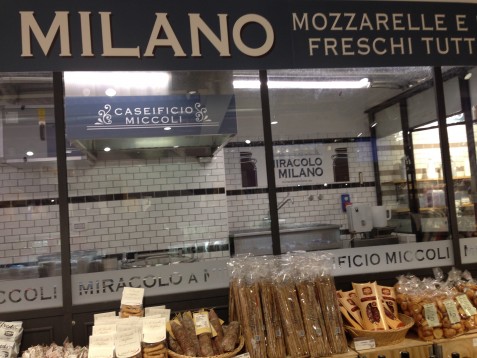 Tour fra i negozi di prodotti alimentari tipici di Milano con assaggi