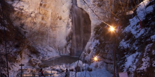 Visita Guidata Presepi e Cascata Illuminata Trentino