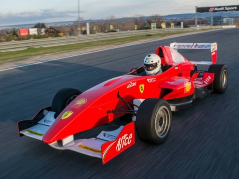 Guidare una Ferrari Formula 2.0 in Spagna