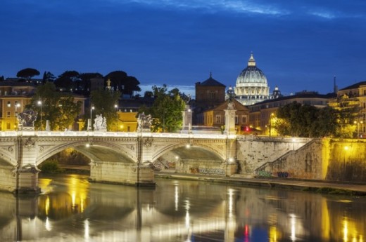 Giro in Barca sul Tevere con visita all'Ara Pacis 