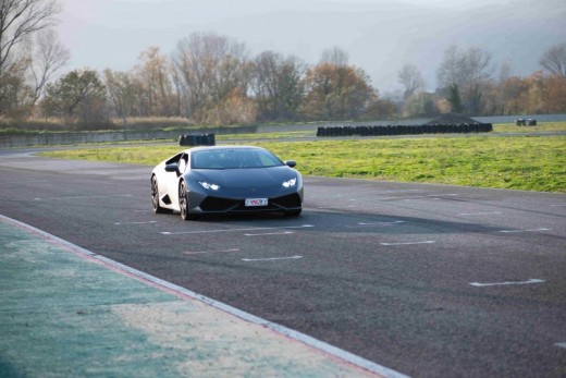 4 Giri in Ferrari e 4 Giri in Lamborghini Huracan Evo - Circuito internazionale 