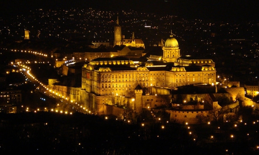 Moonlight cocktail & wine tasting river cruise through Budapest